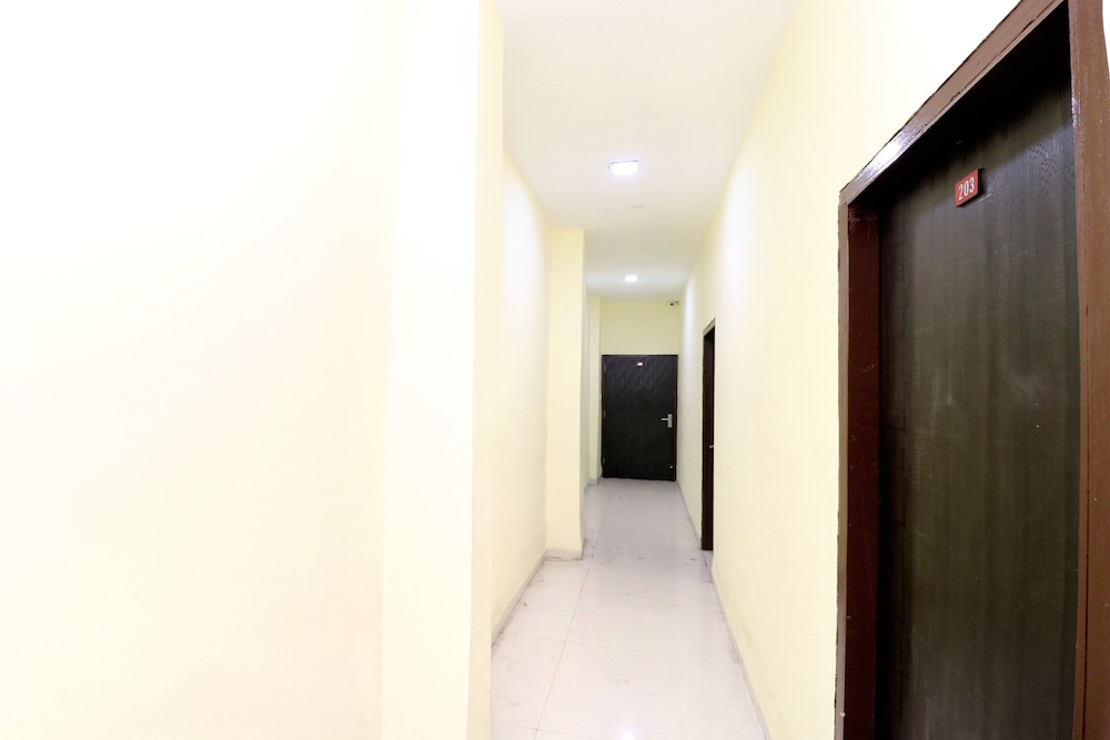oyo 27650 gian residency