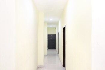 oyo 27650 gian residency