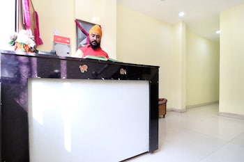 oyo 27650 gian residency