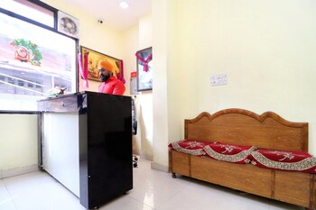 oyo 27650 gian residency