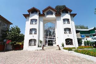 Oyo 18724 Hotel Golden Bees,Oyo 18724 Hotel Golden Bees Is Perfectly Located For Both Business And Leisure Guests In Srinagar. T,3 star