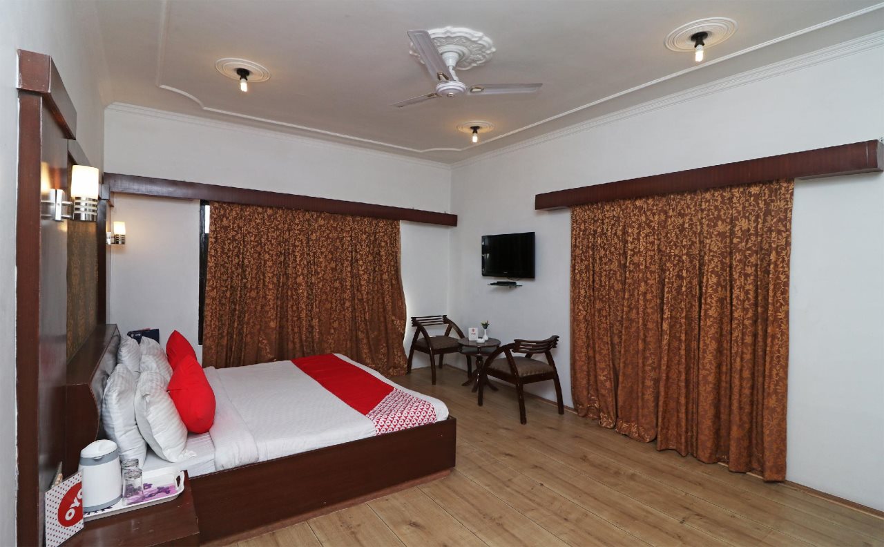 oyo 18724 hotel golden bees