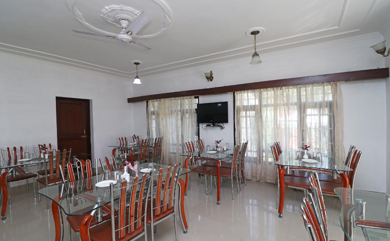 oyo 18724 hotel golden bees
