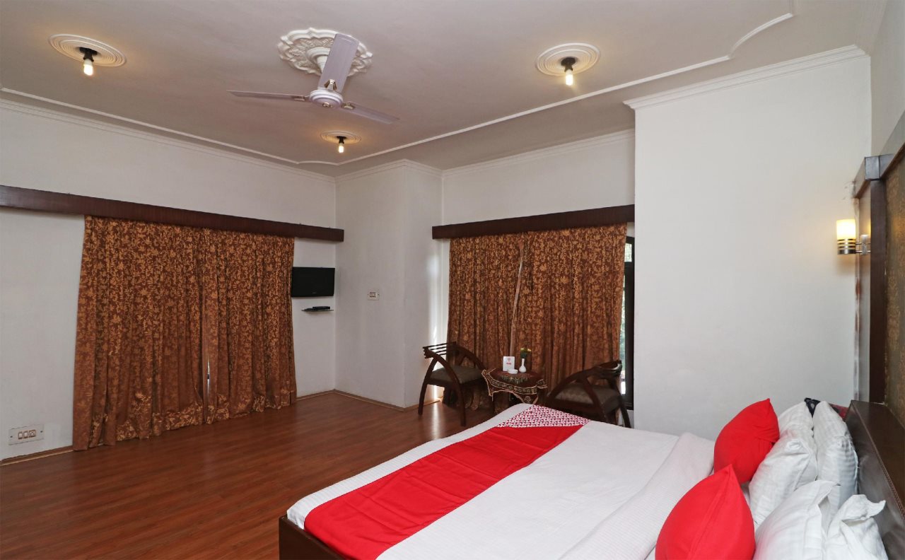 oyo 18724 hotel golden bees