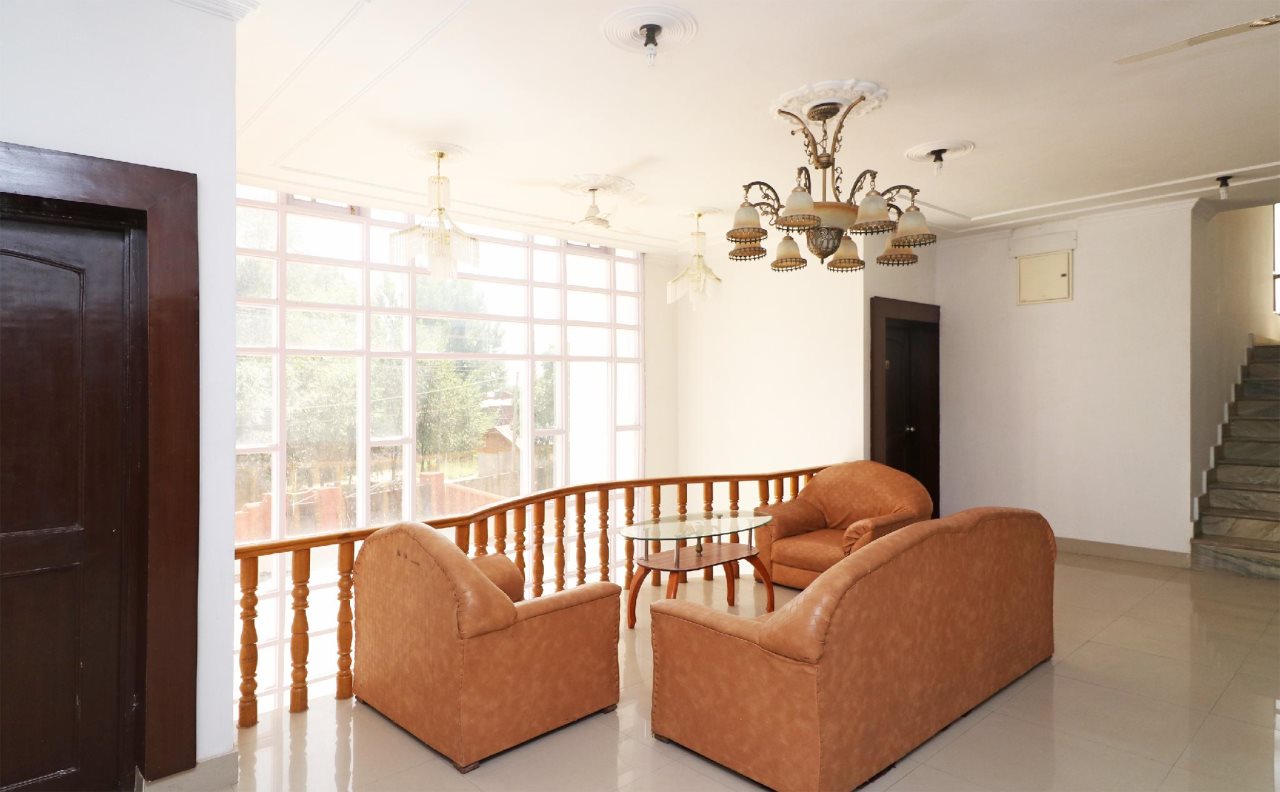 oyo 18724 hotel golden bees