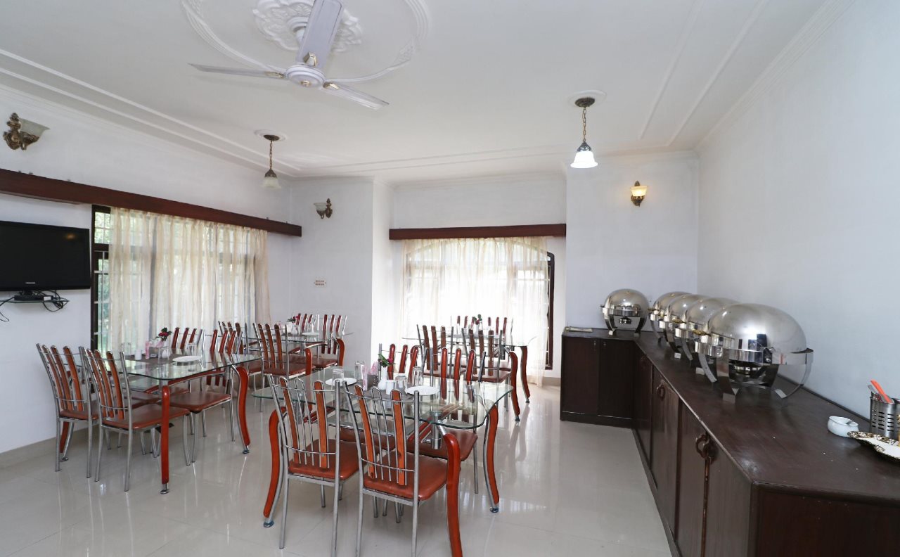 oyo 18724 hotel golden bees