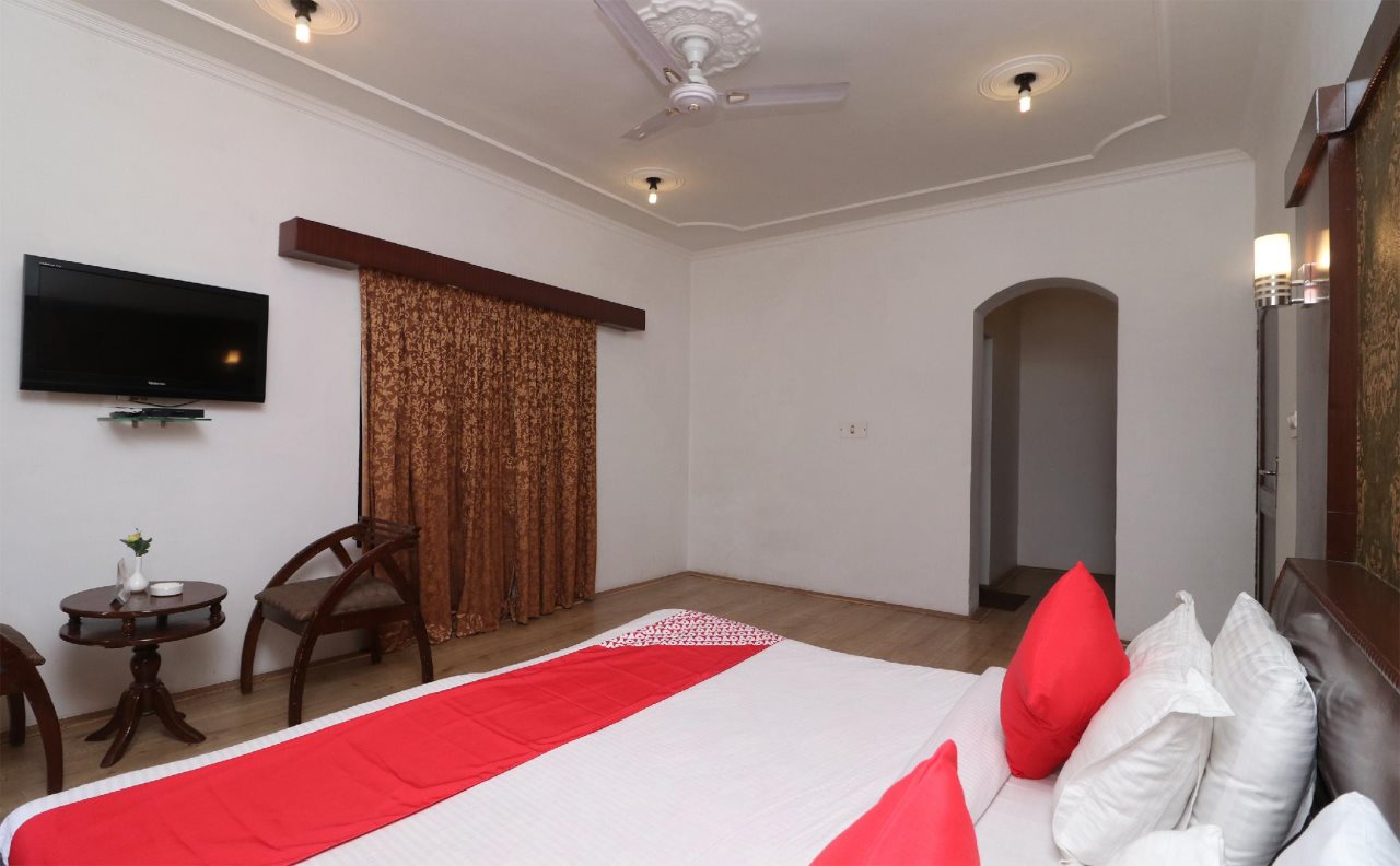 oyo 18724 hotel golden bees