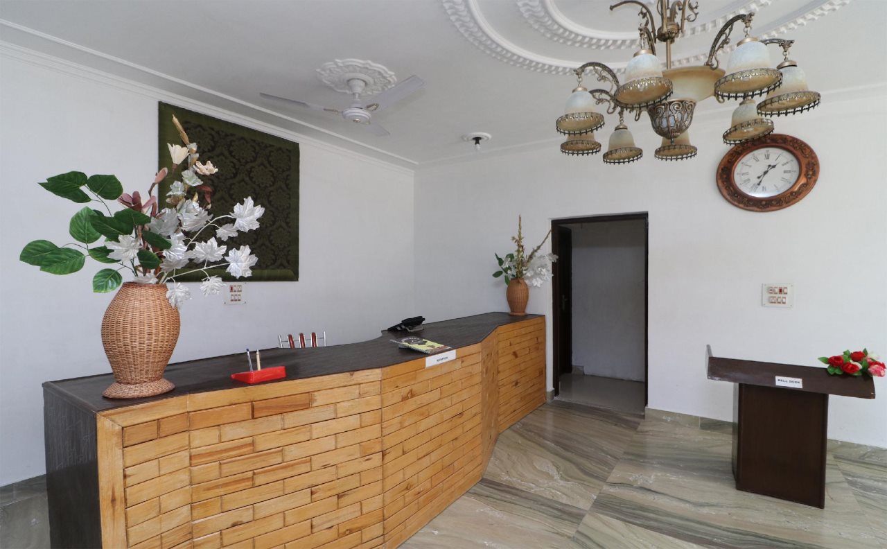 oyo 18724 hotel golden bees