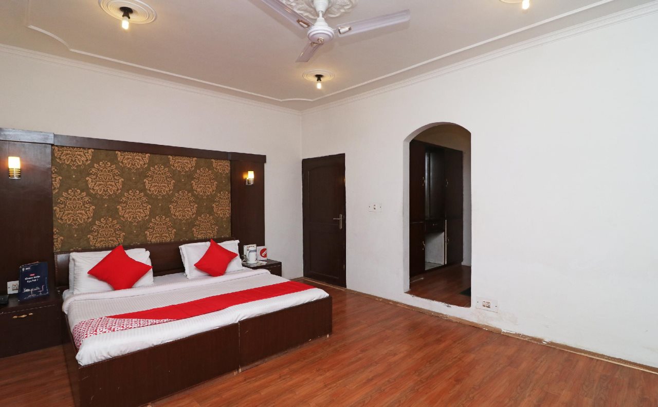 oyo 18724 hotel golden bees