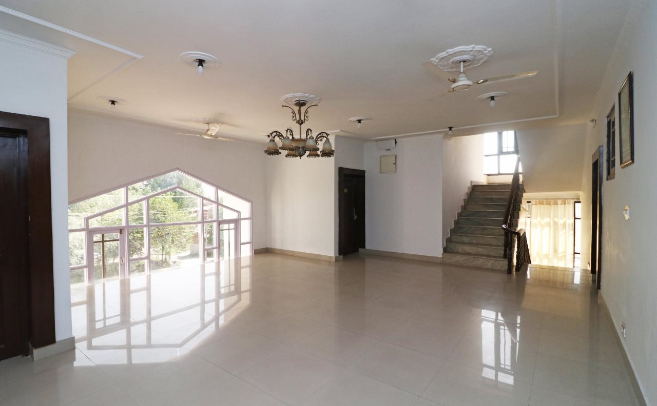 oyo 18724 hotel golden bees