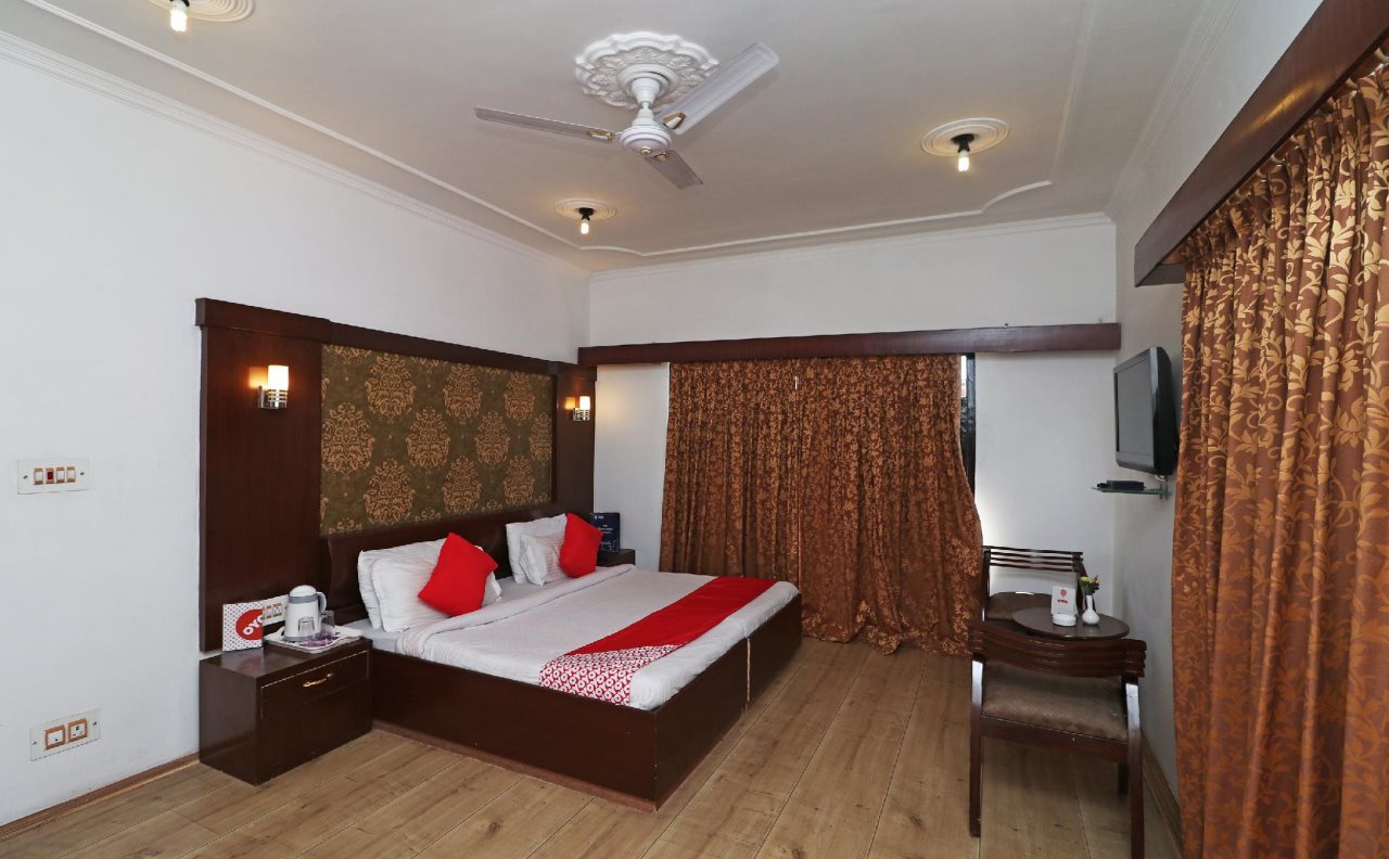 oyo 18724 hotel golden bees