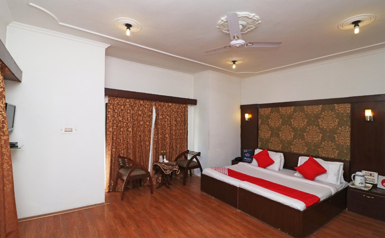 oyo 18724 hotel golden bees