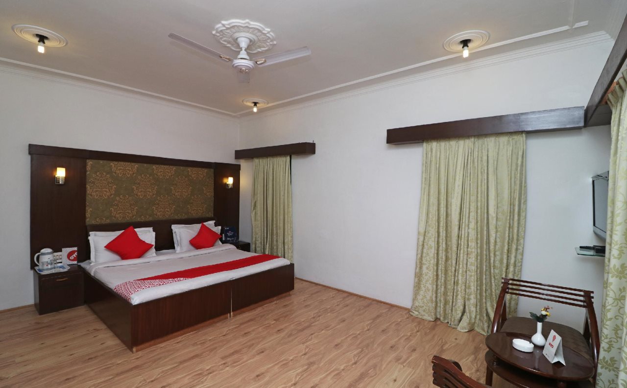 oyo 18724 hotel golden bees