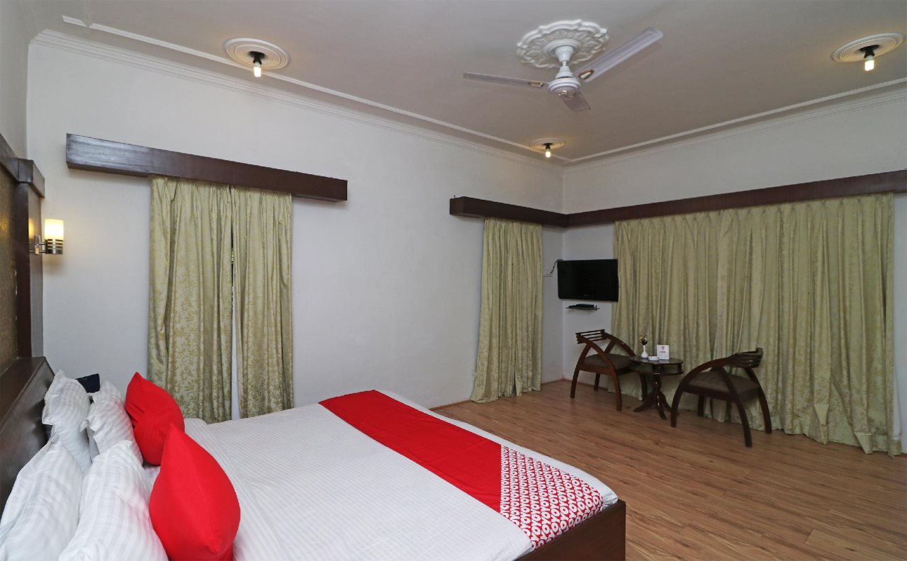 oyo 18724 hotel golden bees