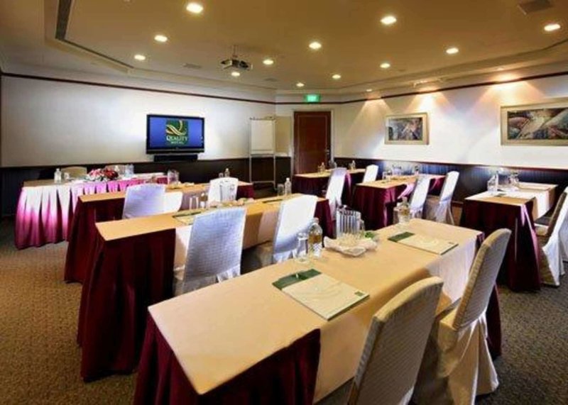 holiday inn express and suites singapore novena by ihg