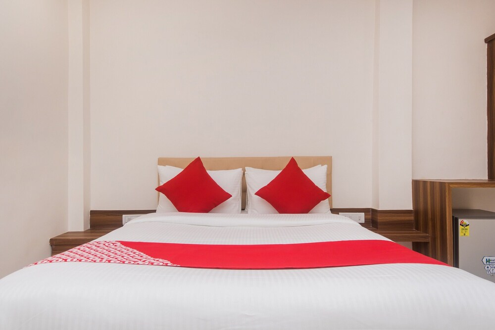 oyo 23259 hotel galaxy inn