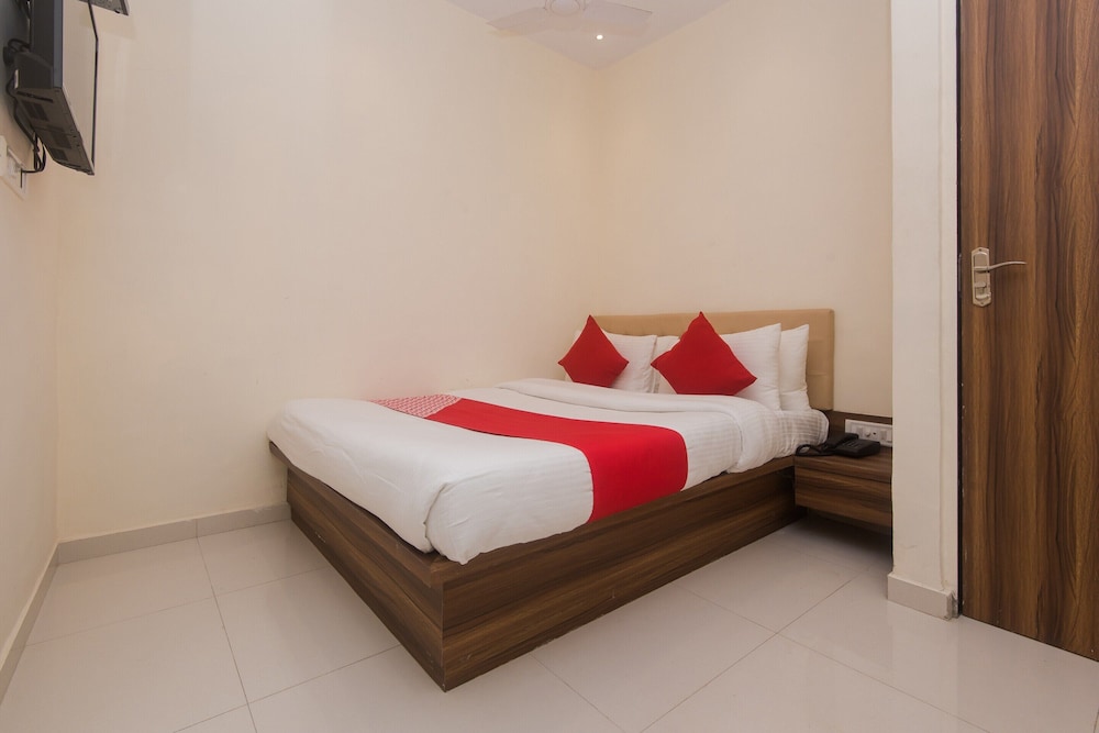 oyo 23259 hotel galaxy inn
