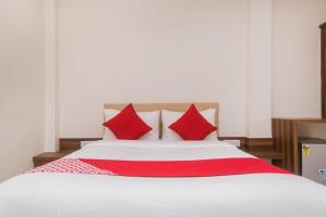 Oyo 23259 Hotel Galaxy Inn,Usha Kunj Opptakshila Bldg No.5,2 star