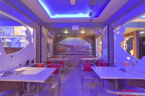 hotel radhika deluxe