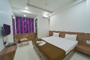 hotel radhika deluxe