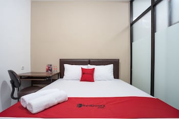 reddoorz near eka hospital bsd city