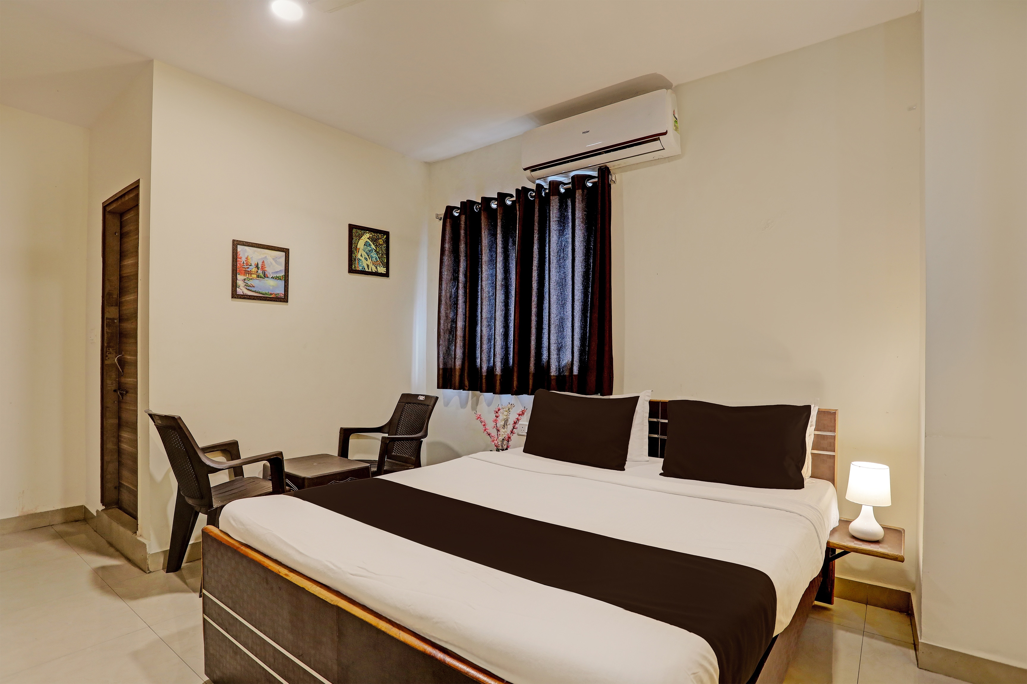 capital o 13869 hotel saharsh grand
