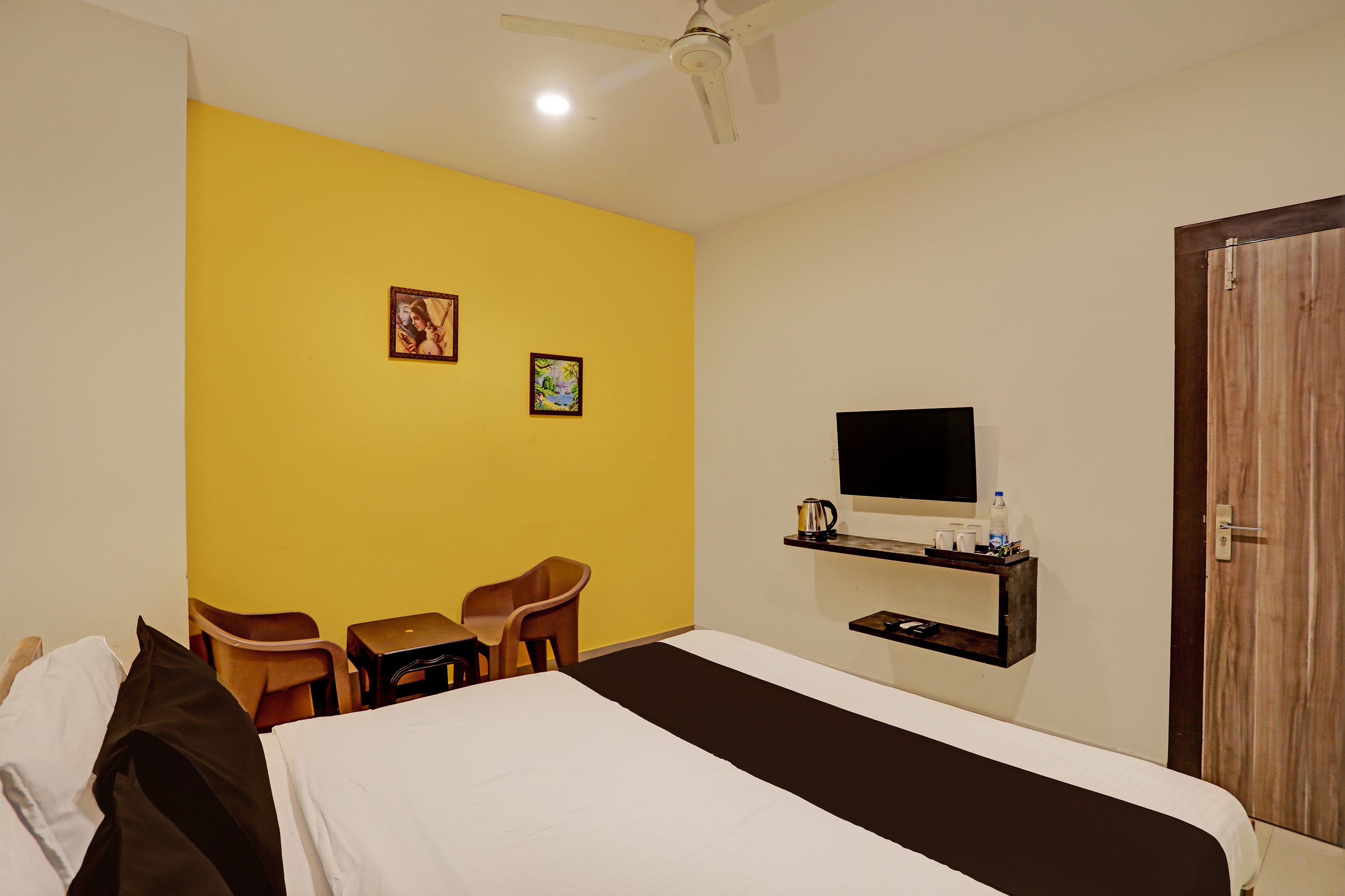 capital o 13869 hotel saharsh grand