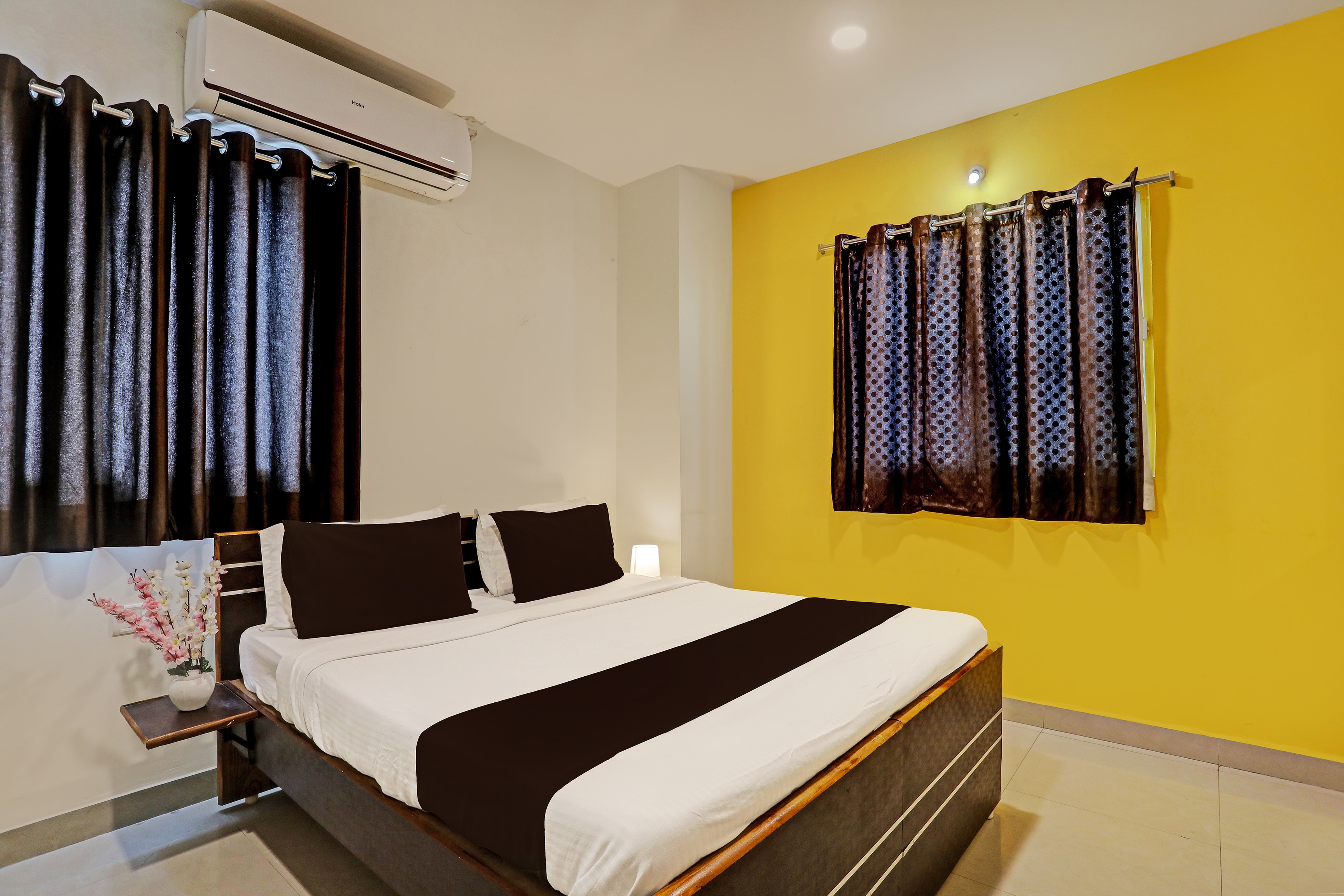 capital o 13869 hotel saharsh grand