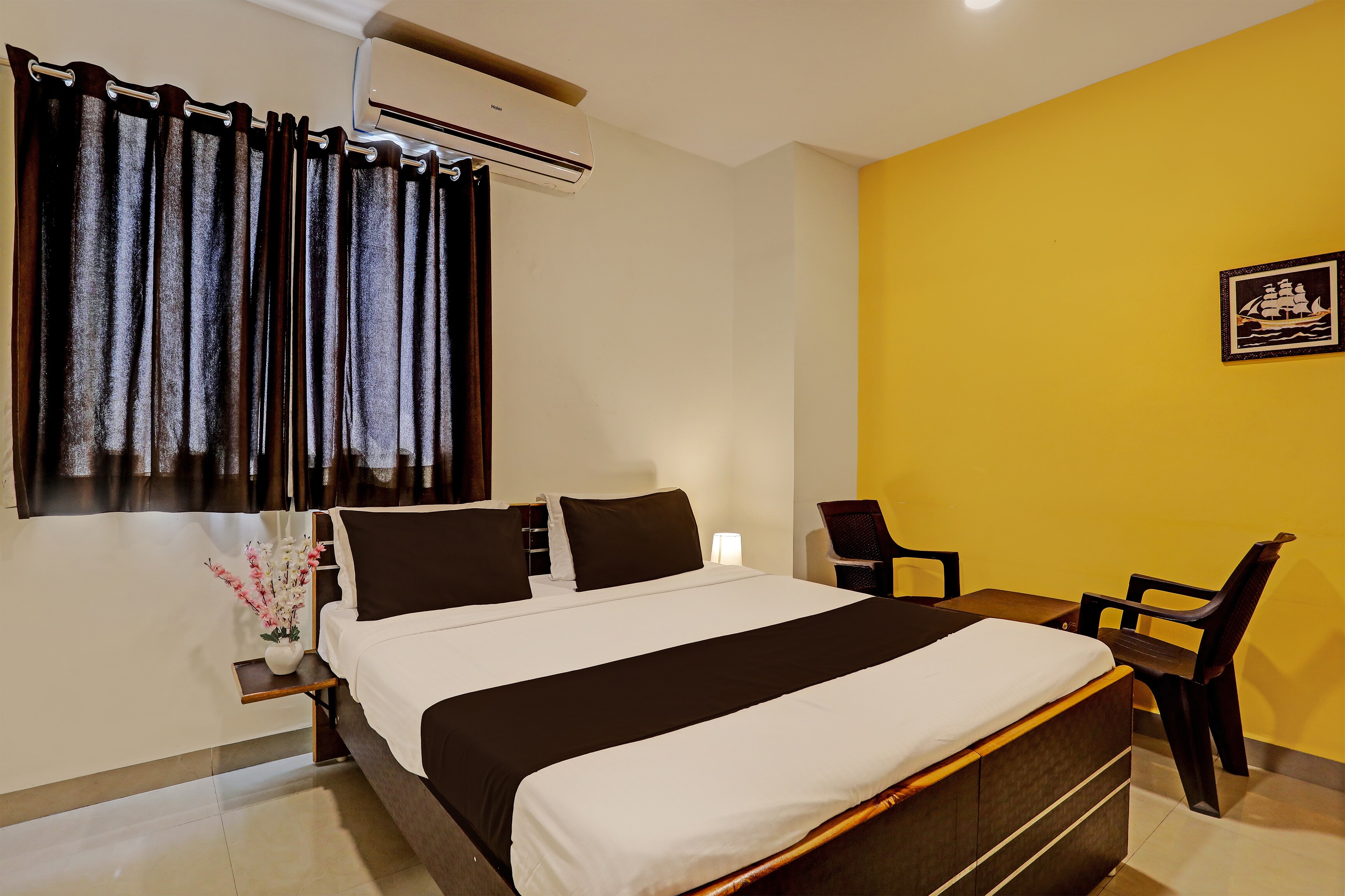 capital o 13869 hotel saharsh grand