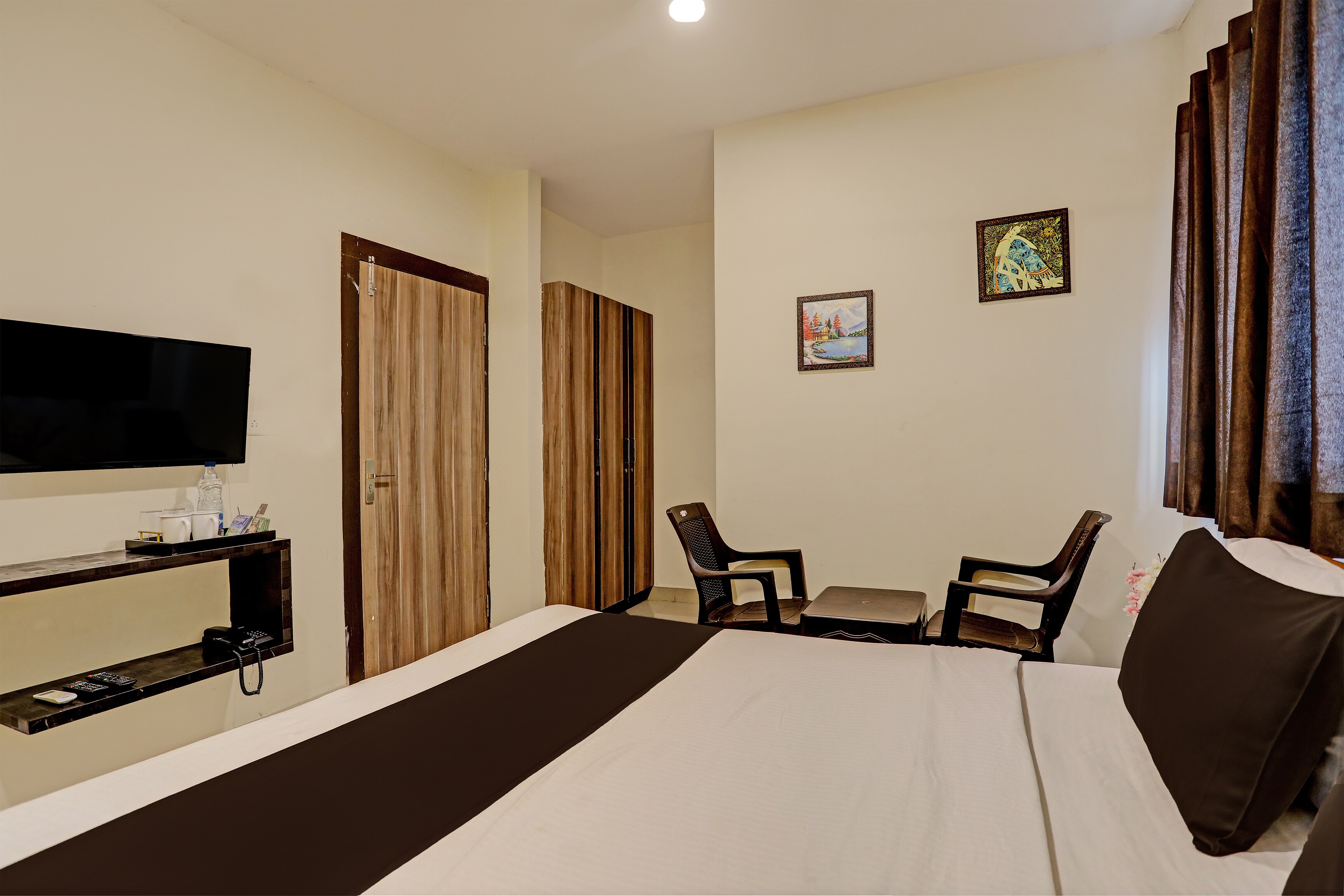 capital o 13869 hotel saharsh grand