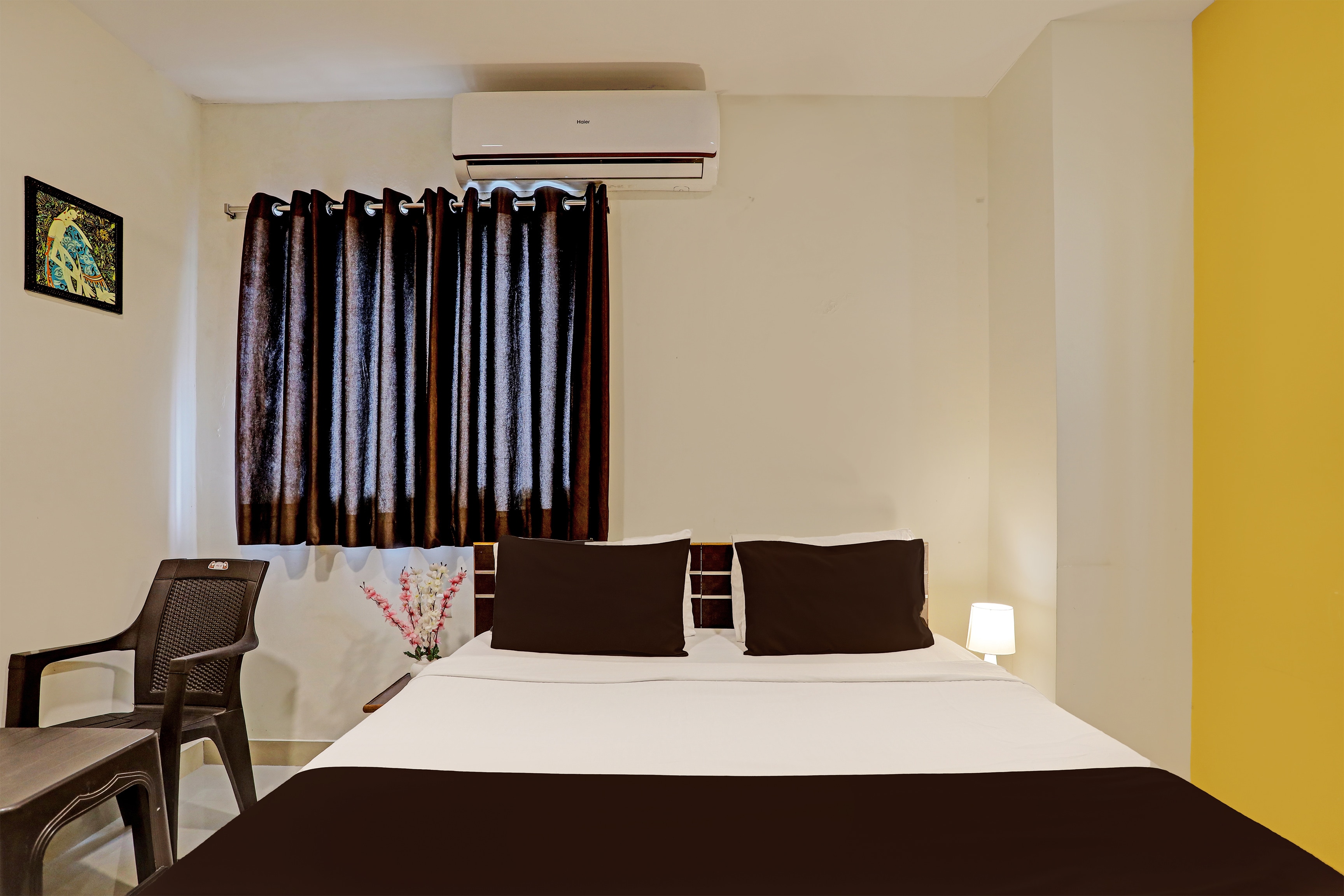 capital o 13869 hotel saharsh grand