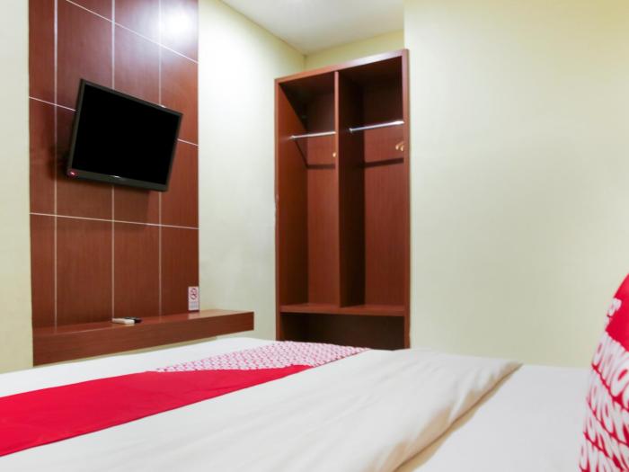 raising hotel makassar
