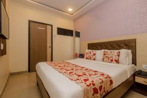 oyo 8678 hotel golden nest