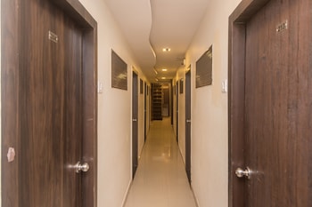 oyo 8678 hotel golden nest