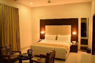 The Ashish,80, Ambe Market Sangam Marg,3.5 star