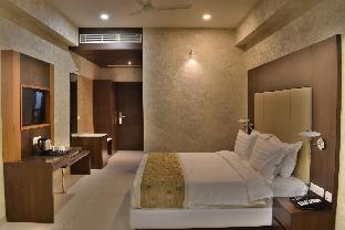 The Ashish,80, Ambe Market Sangam Marg,3.5 star