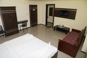 Hotel Landmaark Tiruppur,Tirupur>>Somanur,2 star