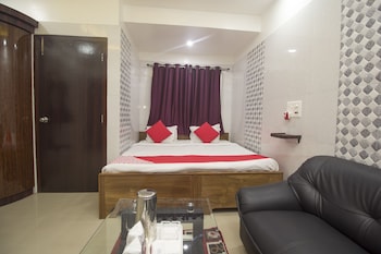 oyo 27907 greater kailash the palace