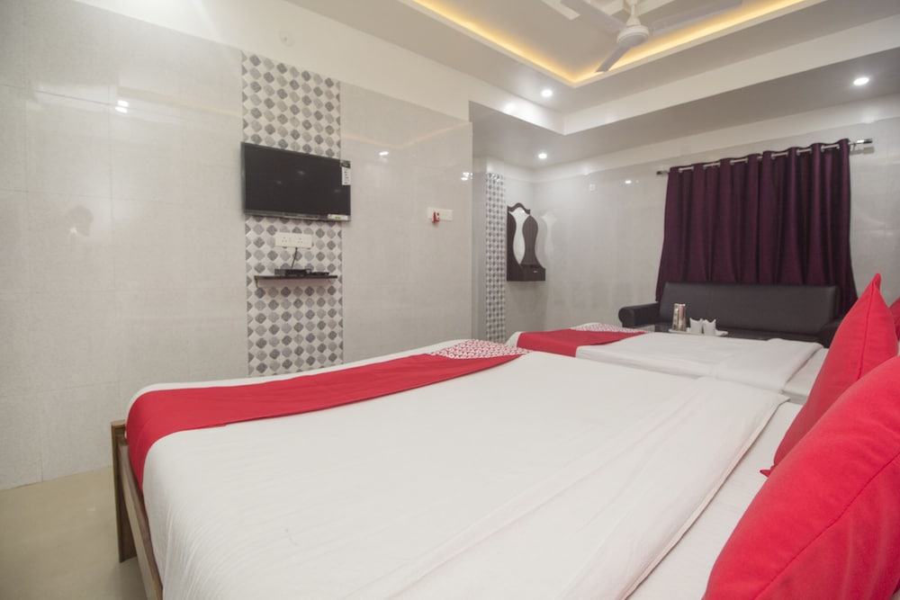 oyo 27907 greater kailash the palace