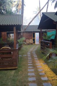 royal wood beach resort