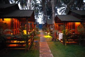 Royal Wood Beach Resort,Canacona>>Agonda,3 star
