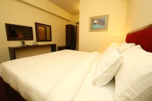 The Hotel Raja Palace,Srivaikuntam>>Maniyachi,3 star