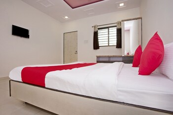 oyo 28363 hotel sai icon residency