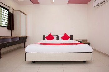 oyo 28363 hotel sai icon residency