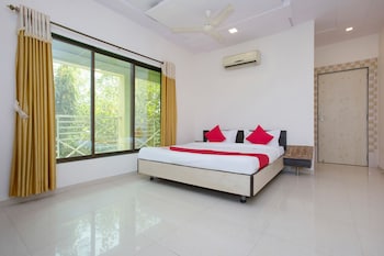 oyo 28363 hotel sai icon residency