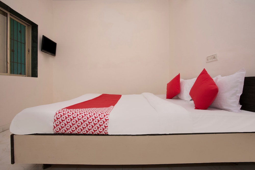 oyo 28363 hotel sai icon residency