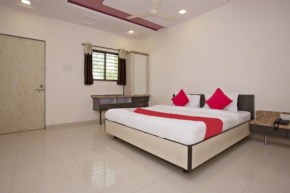 oyo 28363 hotel sai icon residency