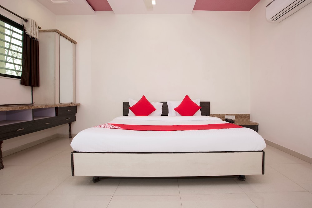 oyo 28363 hotel sai icon residency
