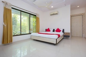 oyo 28363 hotel sai icon residency