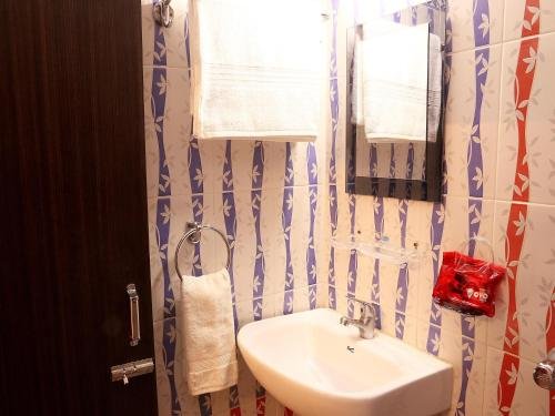 Amit Hotel,Diamond Harbour,2 star